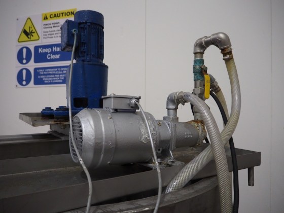Stainless Steel Tank 1000 lts with Stirer and Pump Pic 08